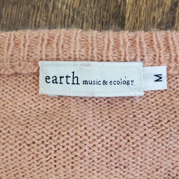 Earth, music & ecology cardigan sweet & soft peachy sweater & beaded buttons - Picture 5 of 6